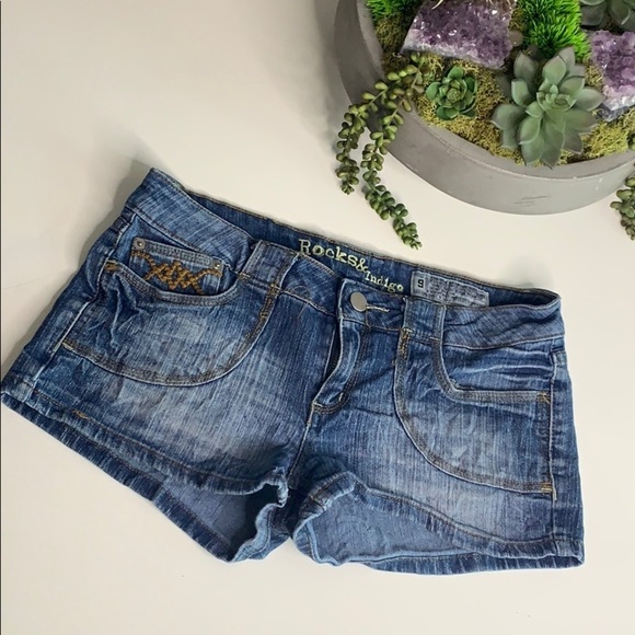 Rocks & Indigo Denim Juniors 9 Embroidered Shorts - Picture 1 of 7